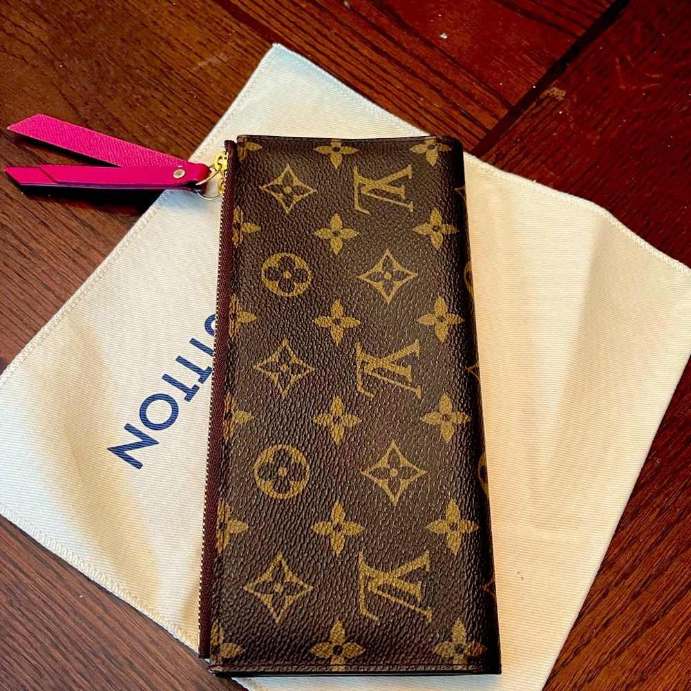 Like New Louis Vuitton Adele Wallet